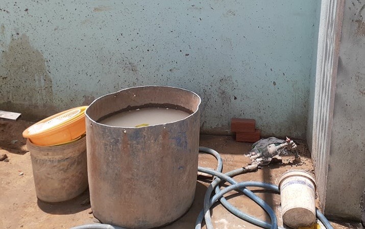 Trước đó, hộ anh Tuấn nhờ trạm 21 di dời đồng hồ nước từ ngoài vào bên trong có chiều dài khoảng 1m với mức phí 3,9 triệu đồng, ảnh: Kim Đồng