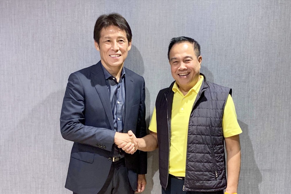 HLV Akira Nishino sẽ kí hợp đồng với FAT vào hôm nay (19.7). Ảnh: Siam Sport