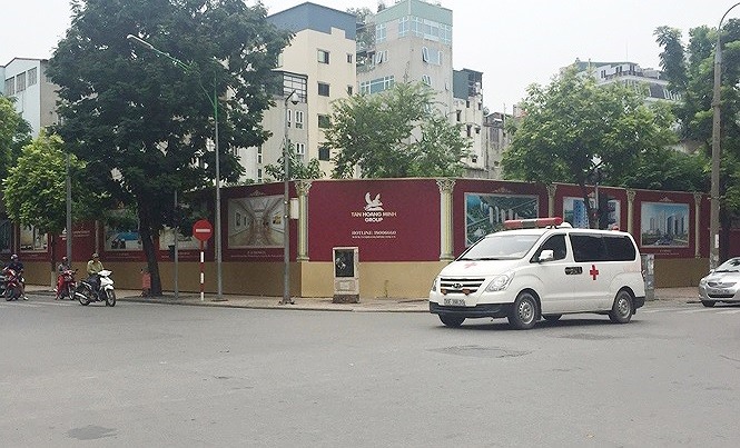 Nằm ở vị trí đắc địa gần Hồ Gươm, khu “đất vàng” hơn 4.000m2 bỏ quên gần chục năm của “ông lớn” trong lĩnh vực bất động sản khiến dư luận bức xúc. Ảnh: Tiền Phong