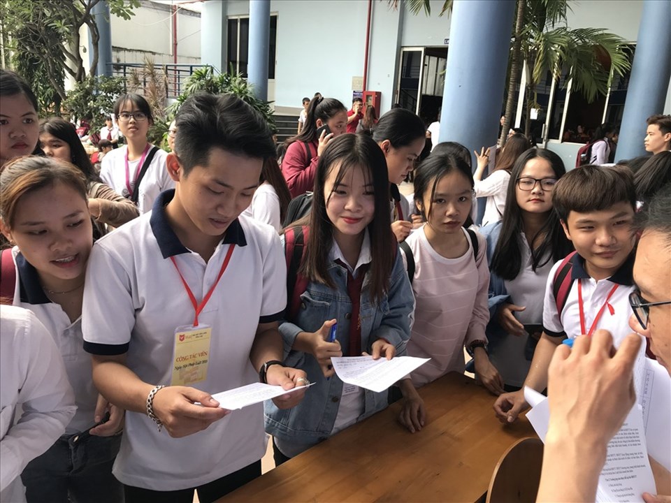 Học sinh, sinh viên tham gia ngày hội tư vấn chính sách BHYT- Ảnh: Mỹ Mỹ Học sinh, sinh viên tham gia ngày hội tư vấn chính sách BHYT- Ảnh: Mỹ Mỹ