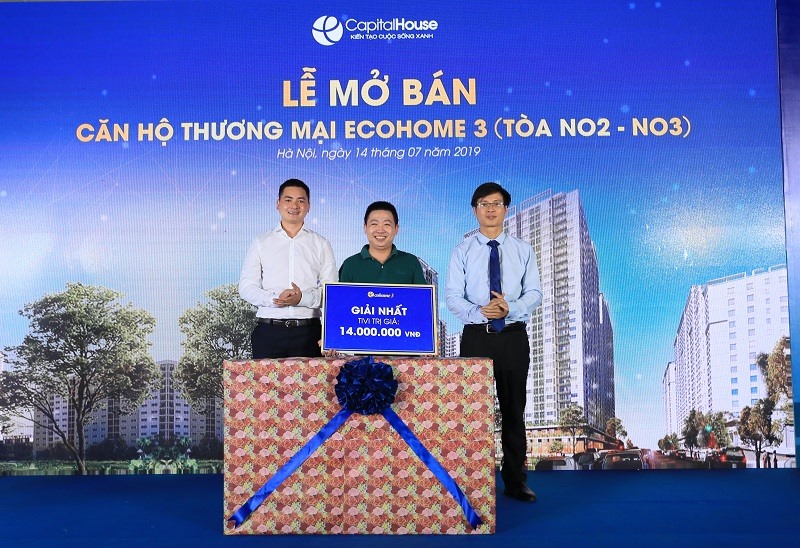 Những khách hàng đặt mua căn hộ EcoHome 3 may mắn bốc thăm trúng thưởng nhiều phần quà có giá trị.