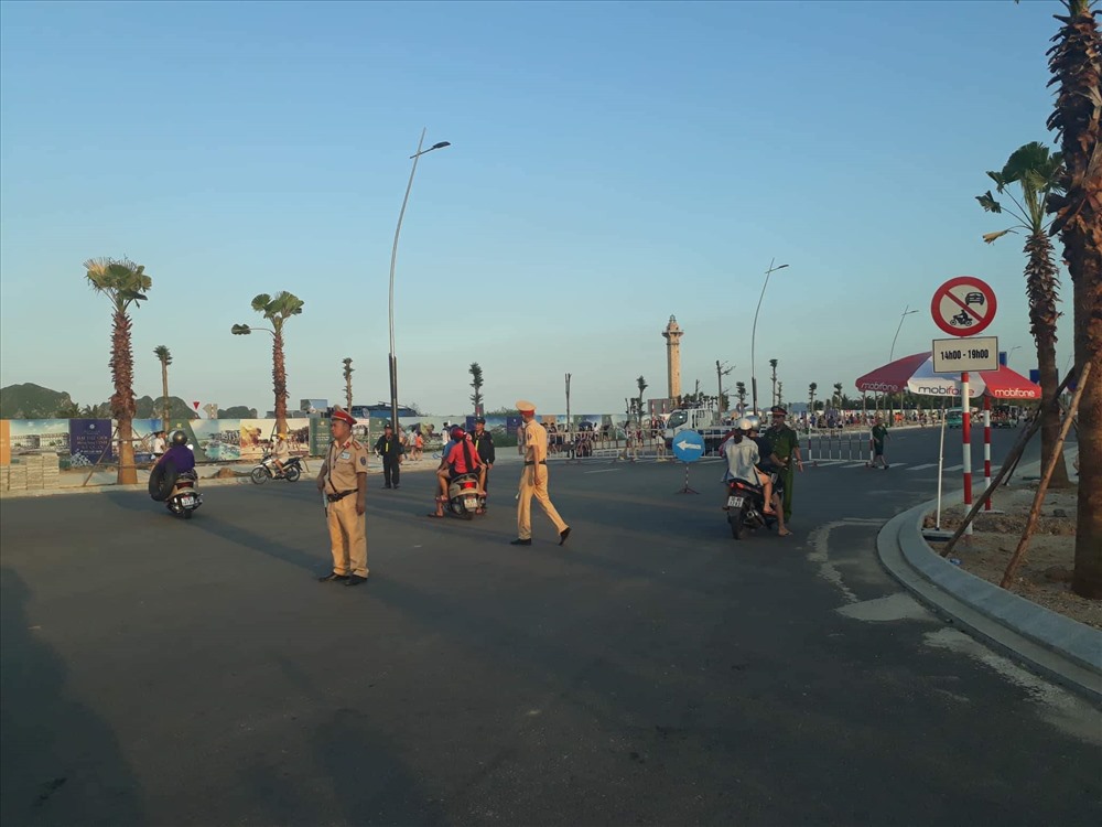 “Cấm” đường từ 14h-19h hàng ngày. Ảnh: N.H