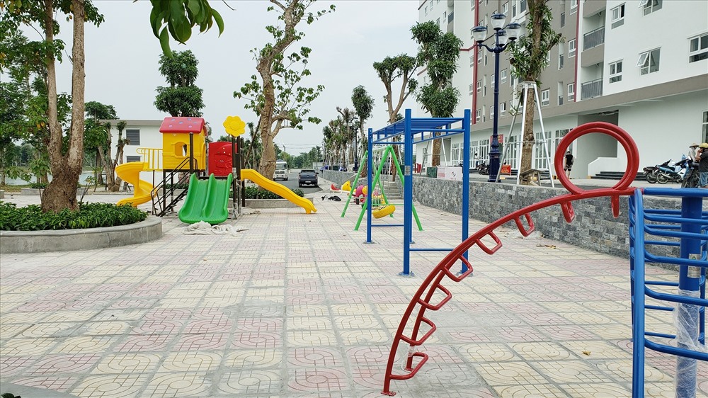 Sân chơi cho trẻ em rộng rãi với nhiều trò chơi dành cho các bé từ 1 đến 10 tuổi