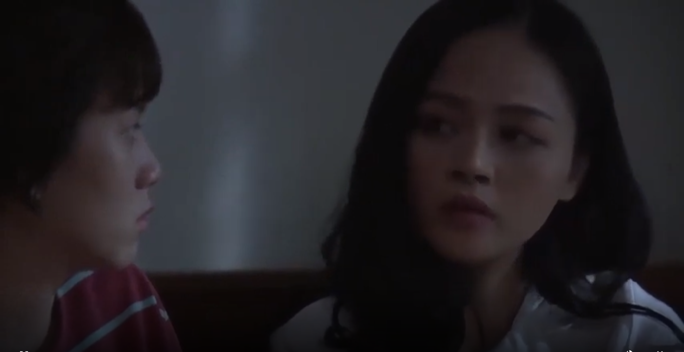 Huệ tâm sự với Dương. Ảnh cắt từ clip