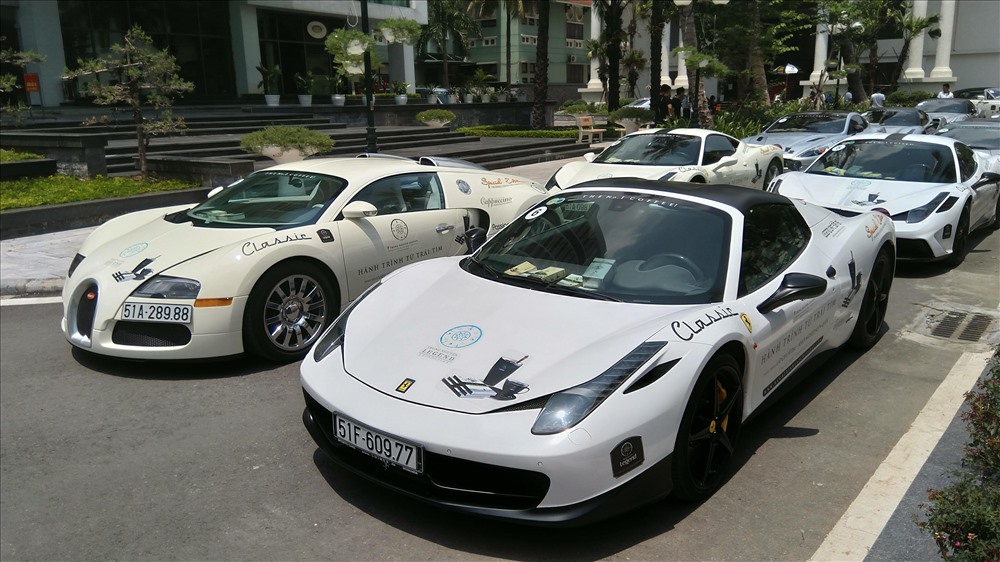Trước khi “ngựa trắng” này xuất hiện, chỉ có duy nhất một chiếc 458 Spider tại Việt Nam, thuộc sở hữu của ông Đặng Lê Nguyên Vũ, chủ tịch Tập đoàn Trung Nguyên Legend.
