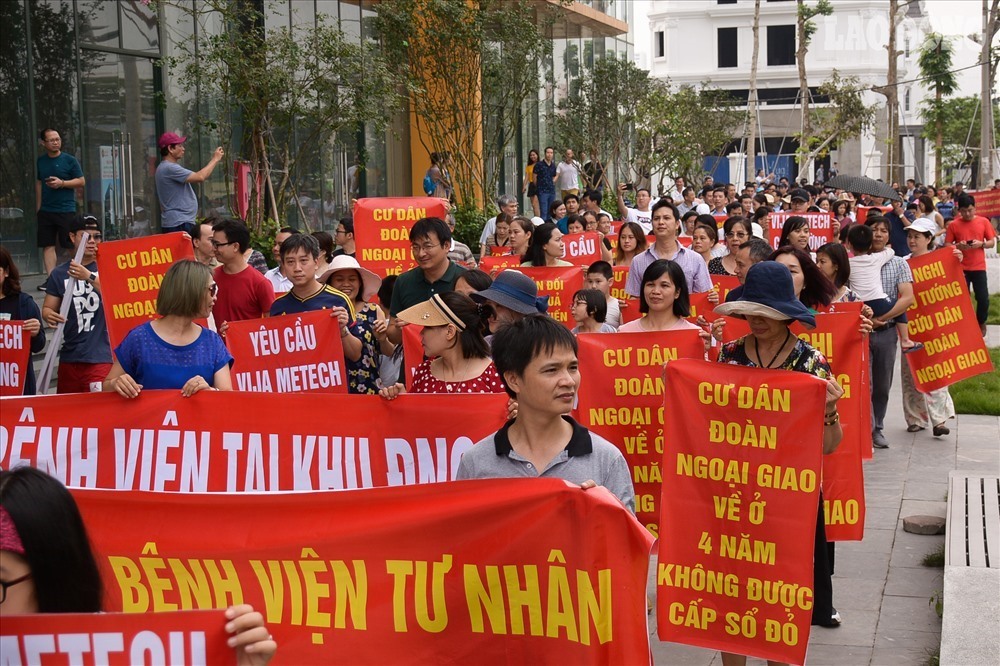 Cư dân KĐT Ngoại giao đoàn vẫn đang phải loay hoay giải quyết hàng loạt tồn đọng. Ảnh: Phan Anh