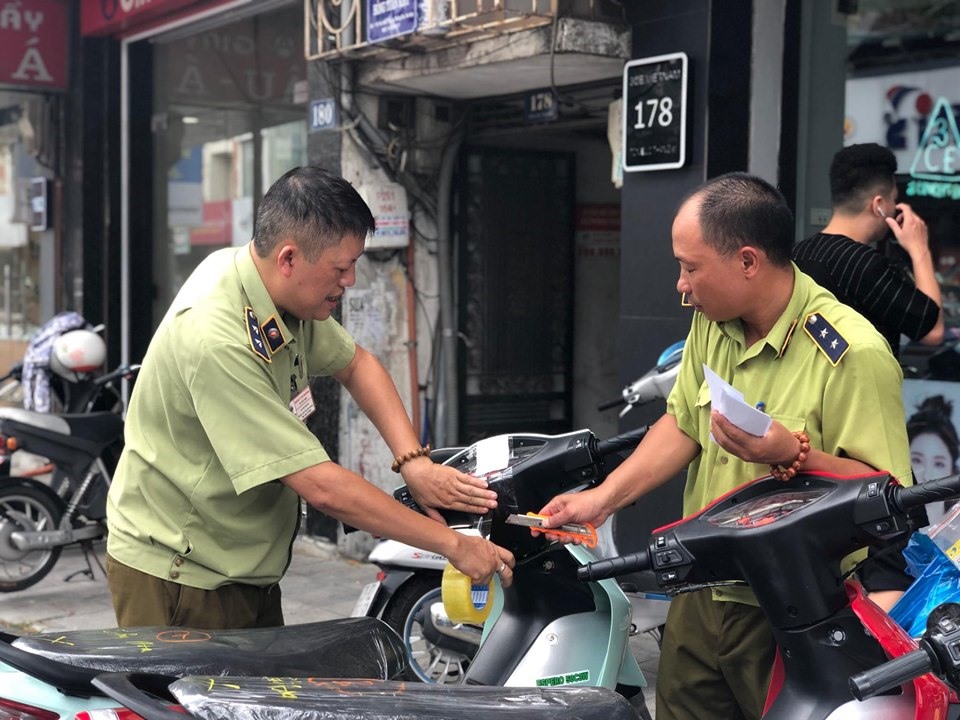 Những phương tiện này bị niêm phong để kiểm tra. Ảnh: C.N