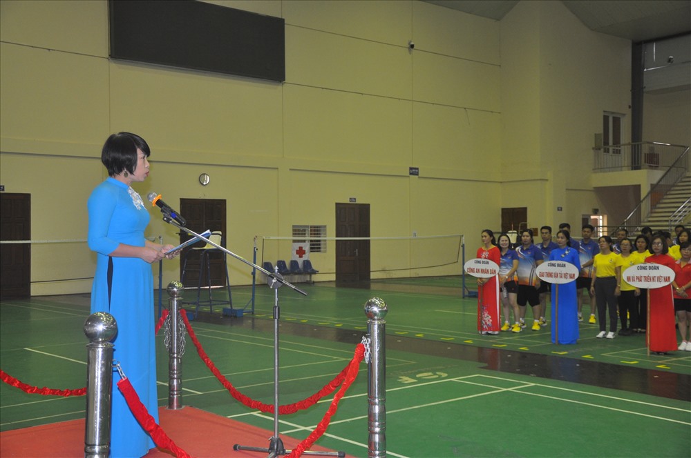 Đồng chí Nguyễn Thị Thủy Lệ, Chủ tịch Công đoàn Xây dựng Việt Nam (Khối trưởng) phát biểu khai mạc buổi giao lưu.