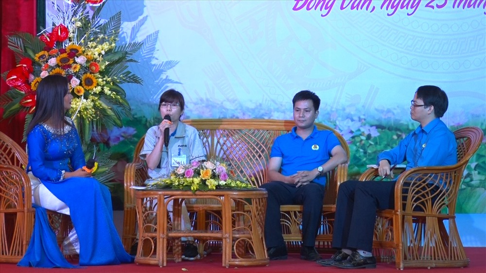 Cán bộ công đoàn cơ sở tiêu biểu tham gia giao lưu.