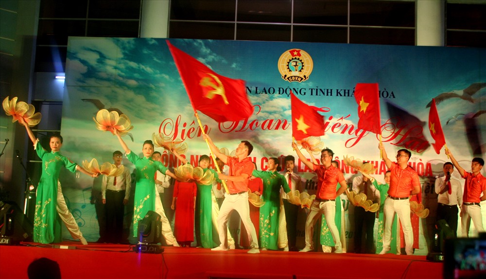 Tốp ca đến từ Công đoàn viên chức tỉnh Khánh Hòa.Ảnh:P.L