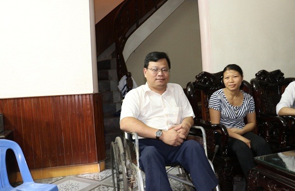 Anh Vũ Thanh Hồng và vợ - chị Bạch Thị Hương - người phụ nữ vượt qua tất cả đến với anh Hồng bằng tình yêu chân thành