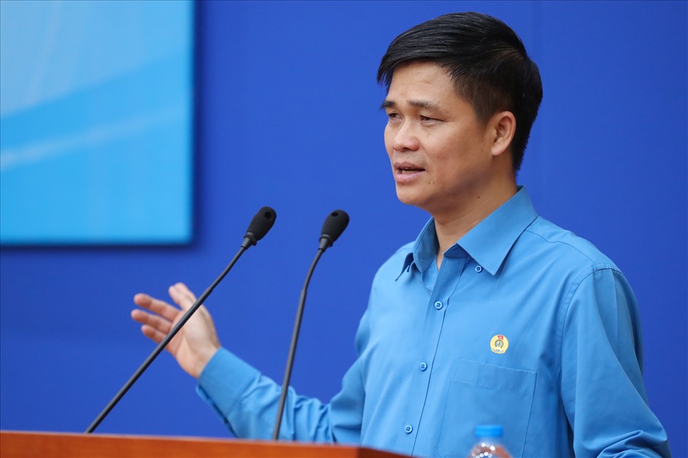 Phó Chủ tịch Tổng LĐLĐVN Ngọ Duy Hiểu tiếp thu ý kiến chỉ đạo của Phó Thủ tướng Thường trực Chính phủ Trương Hoà Bình tại cuộc vận động CBCCVC nói không với tiêu cực. Ảnh: Sơn Tùng