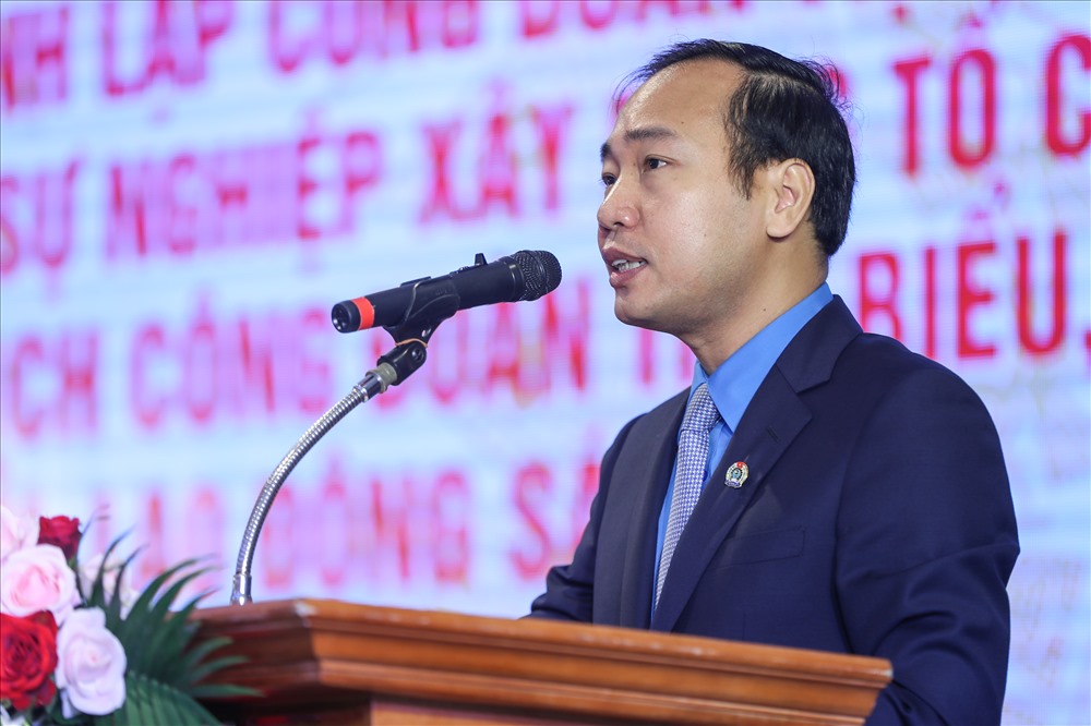 Đồng chí Trần Quang Huy - Uỷ viên Đoàn Chủ tịch Tổng LĐLĐVN, Chủ tịch Công đoàn Công thương Việt Nam phát biểu khai mạc buổi lễ. Ảnh: S.T
