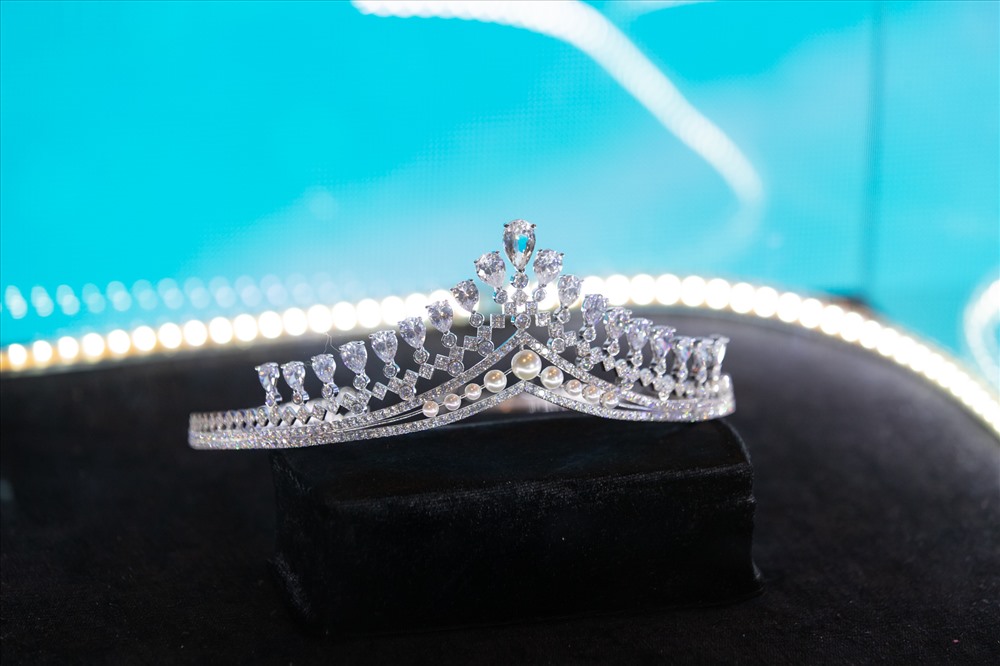 Vương miện dành cho Á hậu 1 và Á hậu 2 Miss World Việt Nam cũng được chế tác tinh xảo. Ảnh: MWVN.