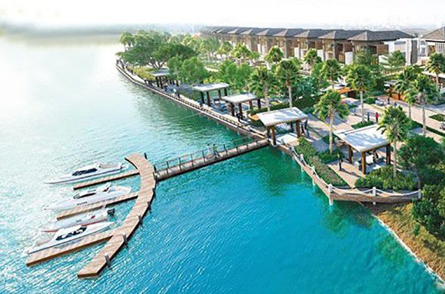 Biệt thự triệu đô của ca sĩ Cao Thái Sơn nằm ở khu biệt thự ven sông thuộc huyện Nhà Bè. Điểm nhấn của nơi đây chính là vị trí đối diện công viên hồ, cảnh quan tự nhiên rộng đến 5 ha được lấy cảm hứng từ công viên nổi tiếng Keukenhof (Hà Lan). Bến du thuyền sang trọng chỉ cách trung tâm thành phố 15 phút di chuyển bằng đường thuỷ.