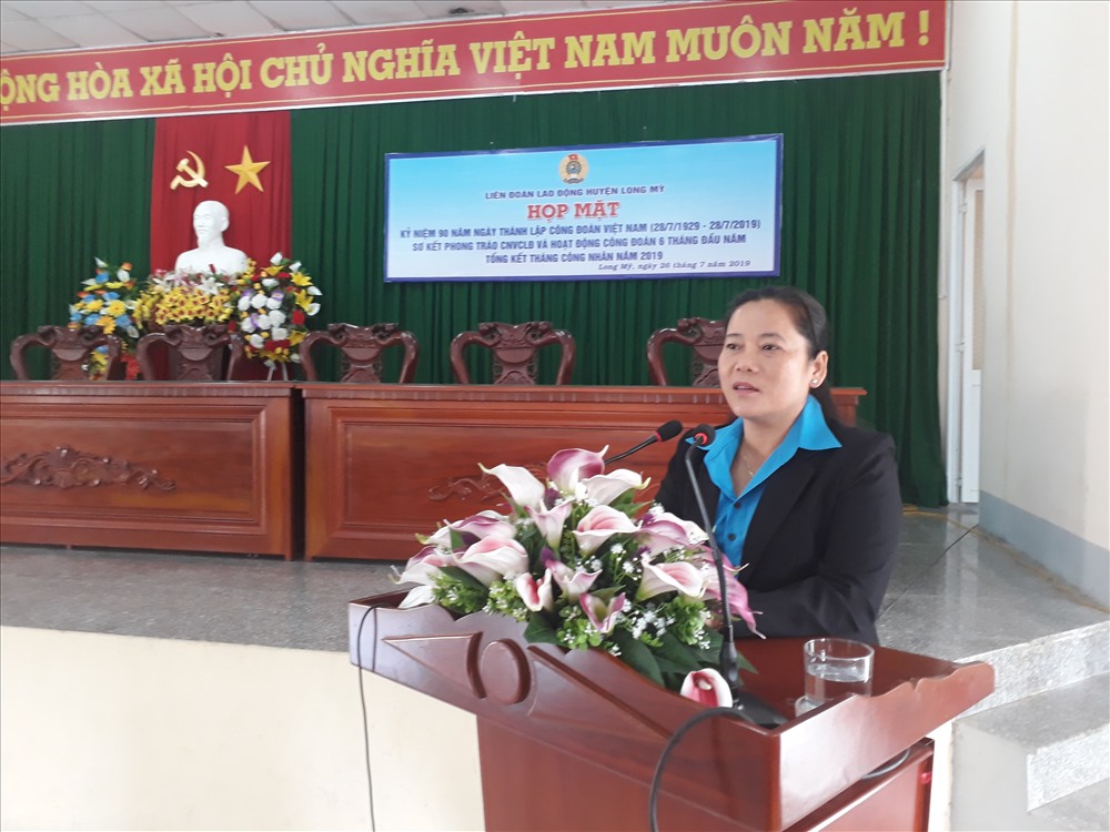 Chủ tịch LĐLĐ tỉnh Hậu Giang Lê Thị Thanh Lam phát biểu tại lễ kỷ niệm. Ảnh: H.P