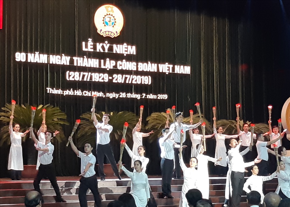 Hoạt cảnh văn nghệ tại Lễ Kỷ niệm. Ảnh Anh Tú