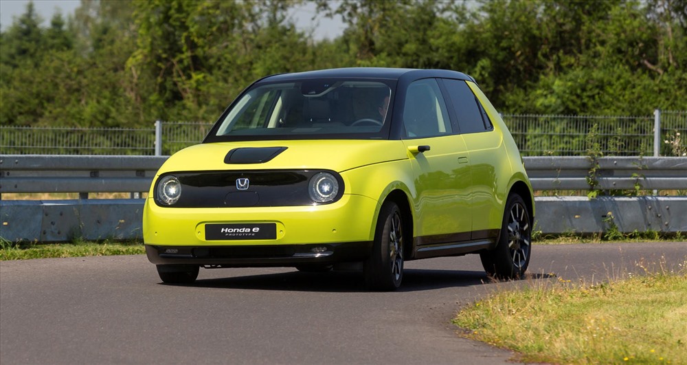 Honda e Prototype bán ở thị trường Châu Âu. Ảnh: Carbuzz