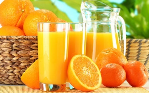 trẻ em sử dụng nước trái cây đóng chai thường xuyên có nguy cơ mắc bệnh béo phì cao hơn đến 60%. Ảnh minh họa
