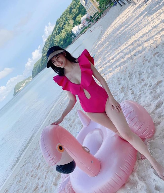 Á hậu Thanh Tú nhanh chóng lấy lại vóc dáng sau 1 tháng sinh con. Ảnh: FBNV.