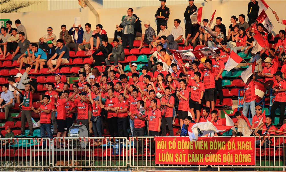 Còn đâu những khán đài SVĐ Pleiku ken chặt khán giả mỗi cuối tuần để xem HAGL thi đấu. Ảnh: VPF