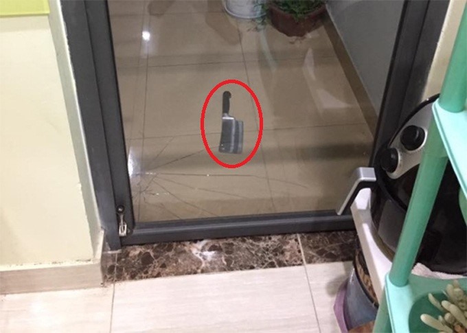 Hình ảnh con dao được người dân chụp lại.
