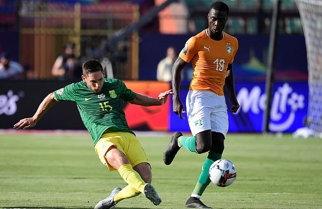 Nicolas Pepe (phải) cùng ĐT Bờ Biển Ngà vào tứ kết CAN Cup 2019. Ảnh: Getty Images
