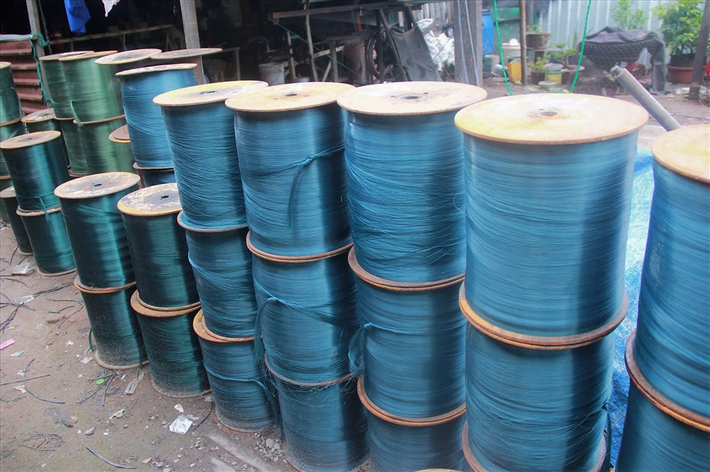 Dây thừng được vấn ở đây chủ yếu là loại dây ly (dây to trên 20mm), dây đậu (dây có kích thước vừa phải 3-5mm), dây cào (dây có răng cưa) và dây cước (dùng để làm lưới cá biển). Để hoàn thành một cuộn dây thừng, người thợ phải kéo dây đi về từ 3-5 lần cho dây thẳng để máy vấn không rối, mỗi lượt kéo họ phải chạy trên 200m.