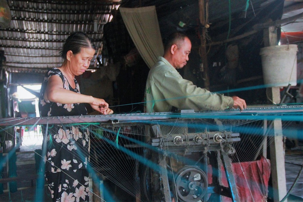 Sở dĩ được gọi “làng chạy” bởi vì công việc của họ phải chạy nhiều hơn đi và sẵn sàng “chạy” khi khu đất đó bị quy hoạch làm nhà, chủ cho thuê bắt di dời.