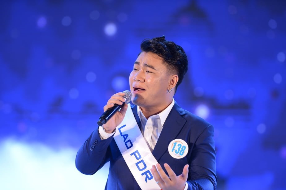 Thí sinh SoukthavySouthammavong (Lào) với ca khúc “You are the reason”