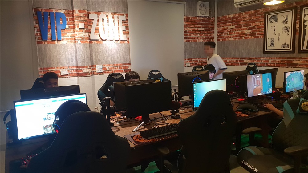 Moon Gaming được chia thành nhiều phòng nhỏ, với nhiều tầng khác nhau cũng hoạt động xuyên ngày đêm.