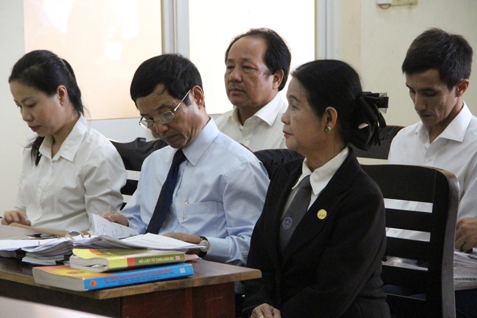 Đại diện quyền lợi cho ông Vũ.