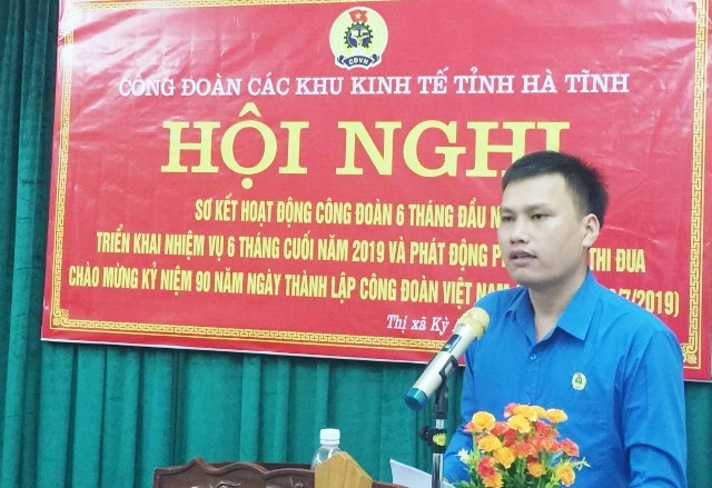 Đồng chí Nguyễn Đức Thạch - Chủ tịch Công đoàn các Khu Kinh tế tỉnh Hà Tĩnh phát biểu tổng kết tại Hội nghị. Ảnh: CĐ