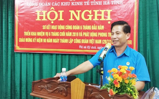 Đồng chí Nguyễn Văn Trọng - Phó Chủ tịch LĐLĐ Hà Tĩnh phát biểu chỉ đạo tại hội nghị. Ảnh: CĐ