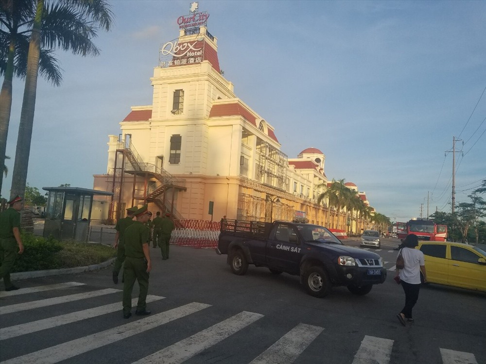 An ninh tại Khu đô thị Our City đường Phạm Văn Đồng, phường Hải Thành, quận Dương Kinh, Hải Phòng được phong tỏa nghiêm ngặt - ảnh PV