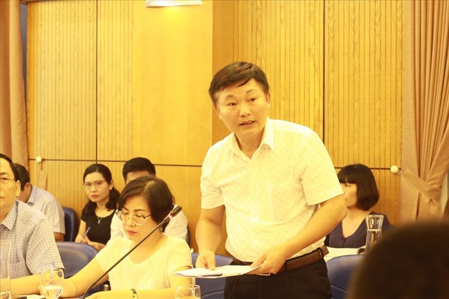 Ông Lê Đại Hải - Phó Vụ trưởng Vụ Pháp luật dân sự kinh tế trả lời phóng viên báo chí. Ảnh Trần Vương