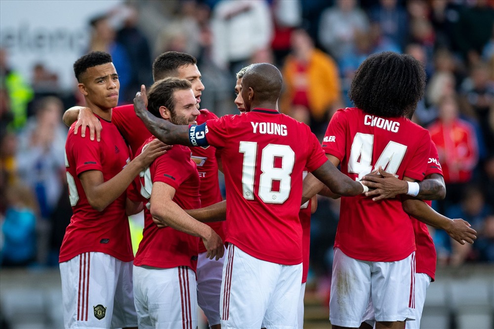 Pogba và Mata đã giúp M.U mang về chiến thắng. Ảnh: Getty.
