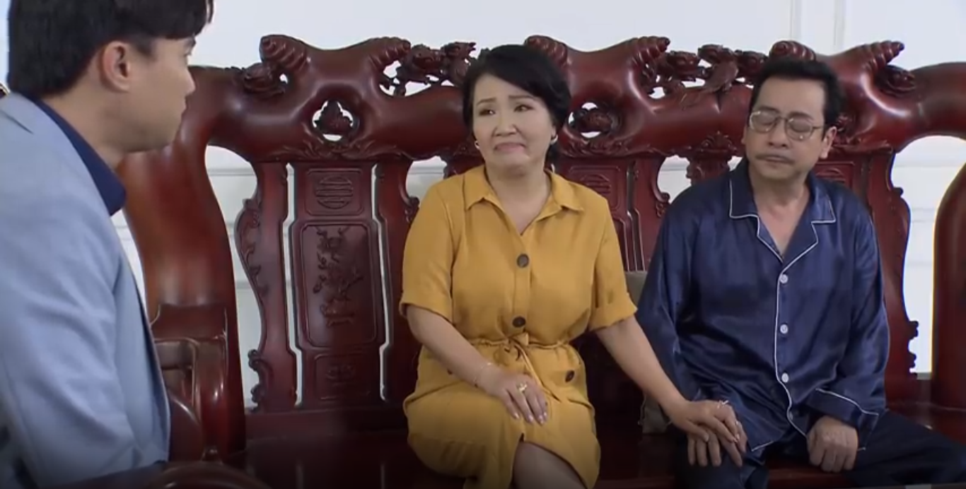 Vũ trần tình với bố mẹ. Ảnh cắt từ clip
