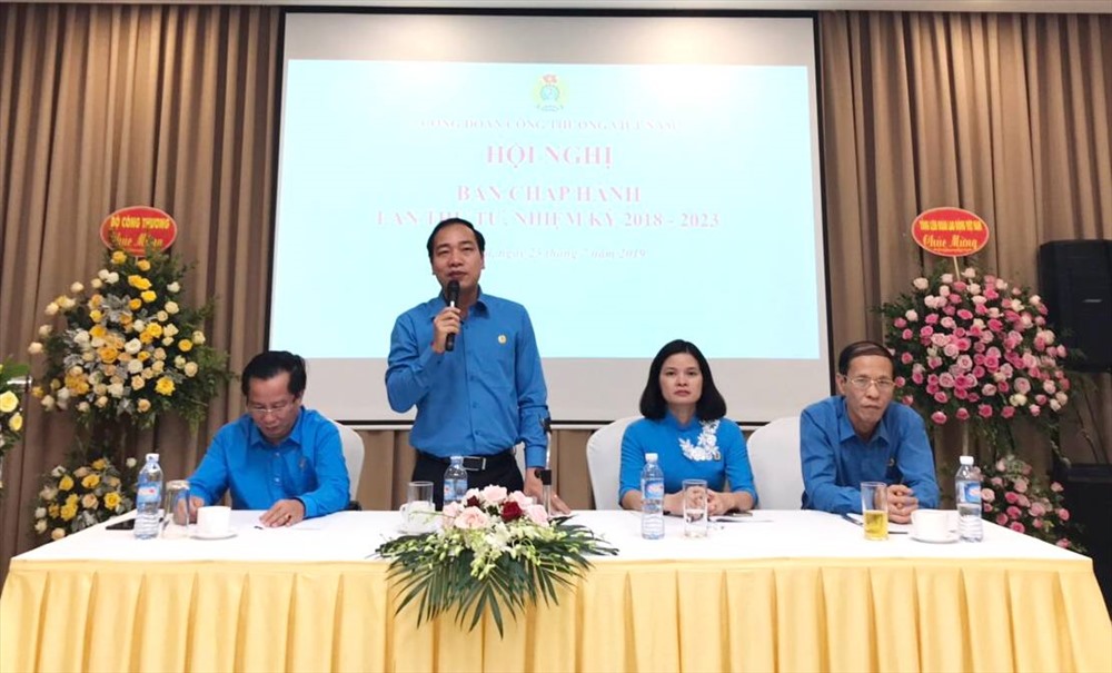 Đồng chí Trần Quang Huy - Chủ tịch Công đoàn Công thương Việt Nam phát biểu tại Hội nghị. Ảnh: C.X