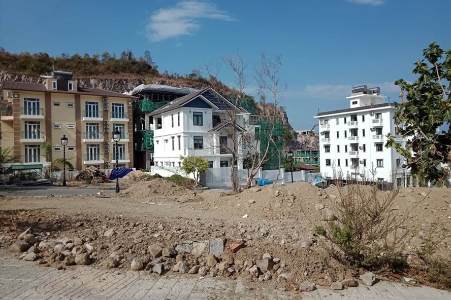 Hàng loạt công trình xây dựng vượt tầng tại dự án Ocean View Nha Trang sẽ bị xử phạt vi phạm hành chính và tháo dỡ. Ảnh: PV