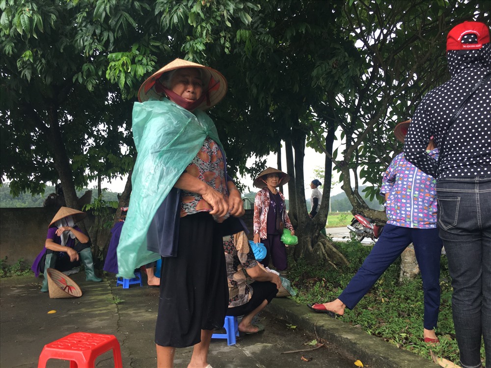 Người dân mong muốn chính quyền địa phương có đền bù thỏa đáng mới cho xe rác vào.