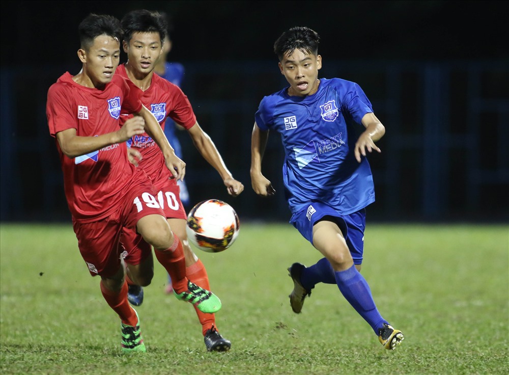 Ở trận đấu còn lại U17 B. Bình Dương và U17 Savinest Khánh Hòa chia điểm với tỉ số hòa 3-3. Ảnh: Hữu Phạm