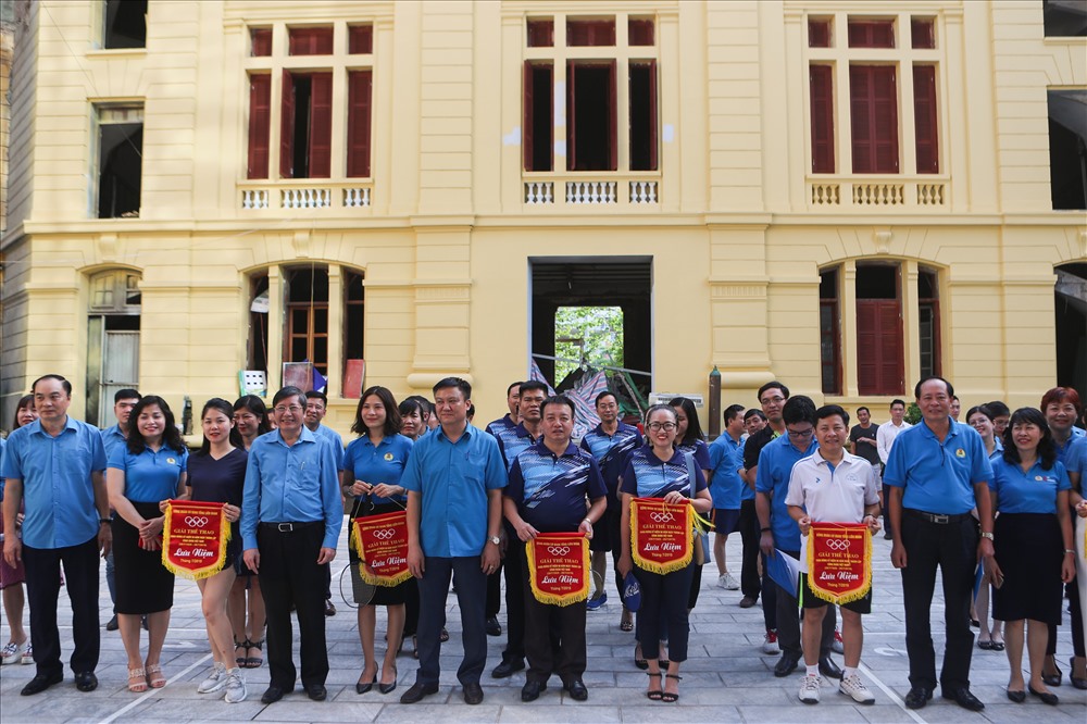 Các đội tham gia giải thể thao.