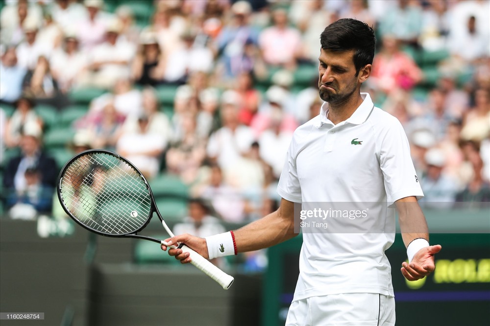 Nole bắt đầu gặp khó. Ảnh: Getty.