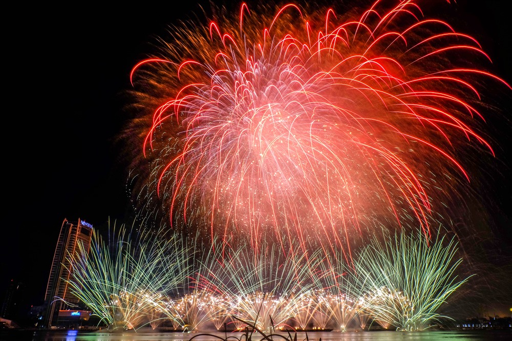 Đội pháo JoHo Pyro Professional Fireworks AB của Phần Lan cũng đã khép lại đêm cuối cùng của DIFF 2019.