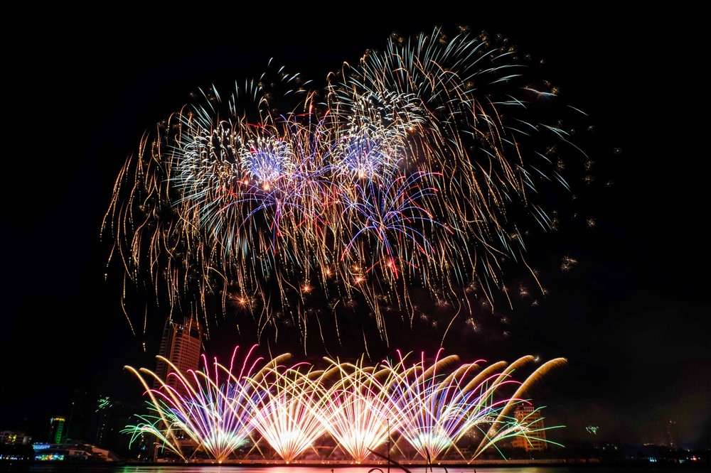 Đội pháo hoa Pyrotex Fireworx đến từ Vương Quốc Anh đã xuất sắc vượt qua nhiều đối thủ khác để có mặt trong đêm chung kết này.