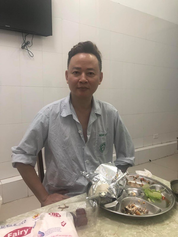 Sau 1 tuần điều trị, Tùng Dương đã hồi phục hơn trước.