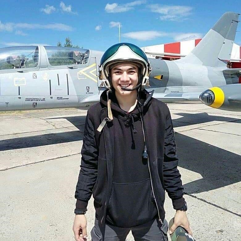 Dù đã thi đậu vào Học viện Hàng không Moskva, nhưng chính niềm đam mê trai bóng tròn và thành công rực rỡ của bóng đá Việt Nam tại giải U23 châu Á, Asiad và AFF Cup 2018 đã khiến Andrey Nguyễn quyết định “khăn gói” về quê cha tìm cơ hội chơi bóng.