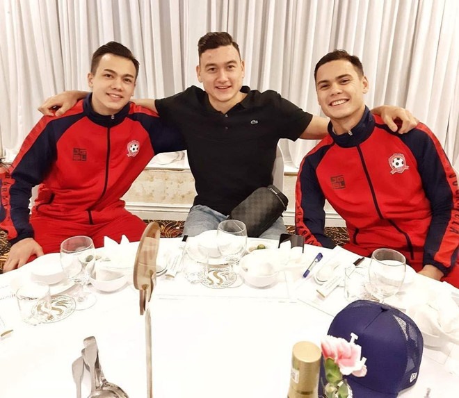 Andrey là đàn em thân thiết của thủ thành Đặng Văn Lâm. Năm 2015, tân binh CLB Hải Phòng về Việt Nam để tìm kiếm cơ hội. Tuy nhiên, lúc đó anh còn ít tuổi, không kết nối được với đội bóng chuyên nghiệp nào.