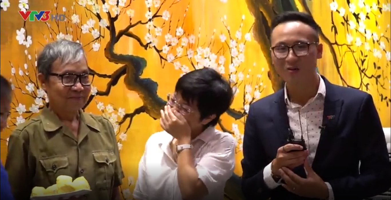 MC Thảo Vân xúc động khi được hội ngộ bố mẹ Công Lý.